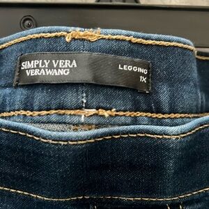 Simply Vera Wang Jean Legging/Jegging capris 
Dark wash, nice stretch